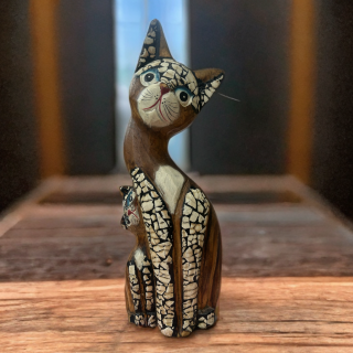 Posture maman chat et bébé en bois naturel gravé et peint – décoration vintage