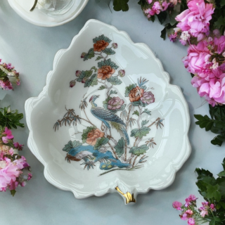 Coupelle feuille Wedgwood « Kutani Crane » en porcelaine tendre – décor japonais au faisan