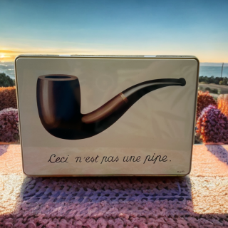 Boîte à biscuits vintage Jules Destrooper « Ceci n’est pas une pipe » – Magritte – Belgique