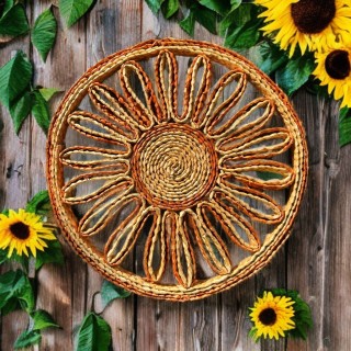 Sous-plat vintage en paille tressée – forme soleil