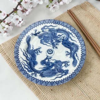 Petite assiette en porcelaine de Chine décorée de deux dragons