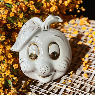 Pomme anthropomorphe en porcelaine blanche et dorée, années 80