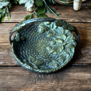 Vide-poches en bronze décor mûres et panier tressé, style Art Nouveau