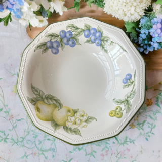 Plat creux Churchill « Chartwell » en faïence fine, décor fruits