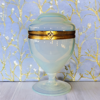 Bonbonnière en verre opaline de Murano