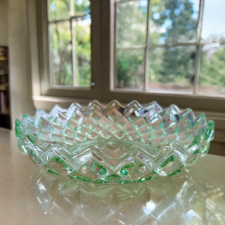 Plat vert transparent aux motifs losanges
